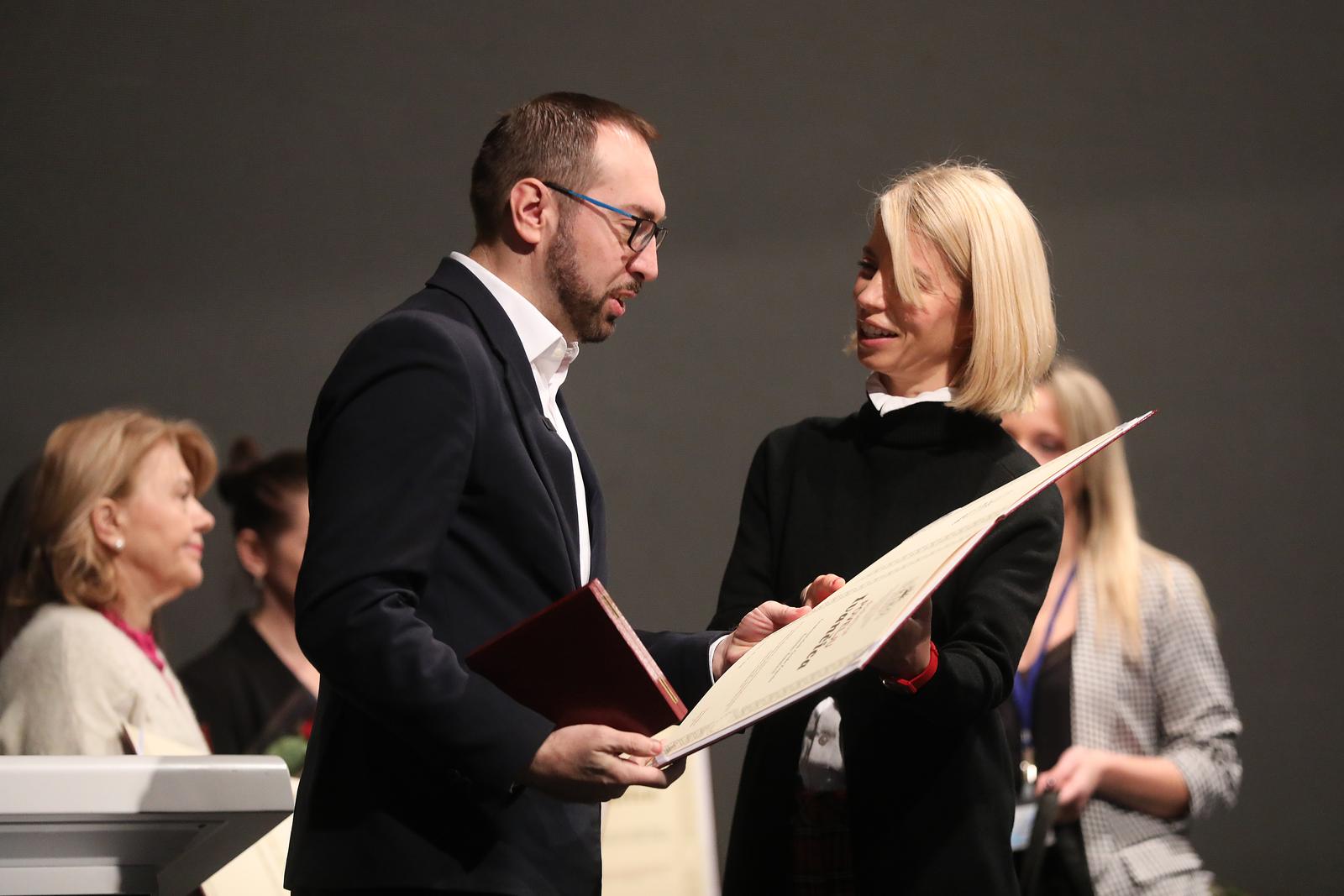 03.12.2024., Zagreb - Obiljezavanje 78. Dana Ustanove za profesionalnu rehabilitaciju i zaposljavanje osoba s invaliditetom URIHO i Medjunarodnog dana osoba s invaliditetom u Kongresnoj dvorani Zagrebackog velesajma. gradonacelnik Zagreba Tomislav Tomasevic, ravnateljica ustanove URIHO Sanja Major Photo: Zeljko Hladika/PIXSELL