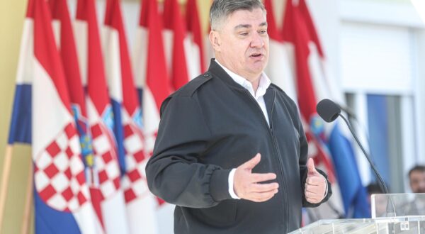 04.10.2025., Zagreb -  Ispred Spomen doma Tigrova u Rakitju predsjednik Republike i vrhovni zapovjednik Oruzanih snaga Republike Hrvatske Zoran Milanovic sudjelovao je na obiljezavanju 35. obljetnice osnivanja Jedinice za posebne zadatke Ministarstva unutarnjih poslova RH  Rakitje te odlikovati umirovljene pripadnike Jedinice. Photo: Slavko Midzor/PIXSELL