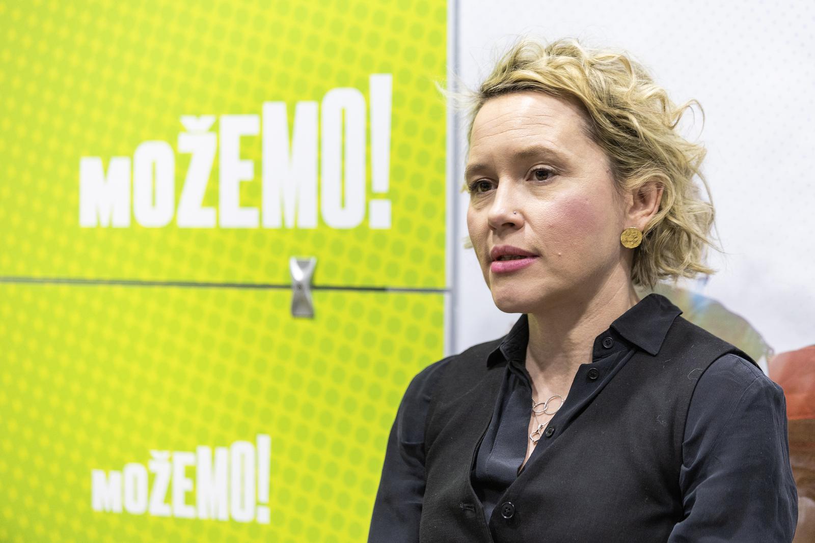 06.03.2025., Pula-
U prostorima stranke Mozemo! Odrzan je okrugli stol na temu Mentalno zdravlje djece i mladih.  Sudjelovali su dr. med. Ivana Kekin, Karlo Zupicic, Dusica Radojcic a moderatorica je bila dr. sc. Vanja Markovic. Photo: Srecko Niketic/PIXSELL