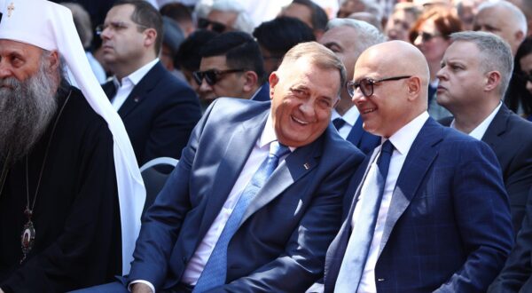 06.07.2025. Nevesinje, Bosna i Hercegovina, . Svecana akademija povodom obiljezavanja 150 godina od Nevesinjske puske odrzana je na Trgu slobode u Nevesinju u prisustvu najvisuv duznosnika Republike Srpske i Srbije.
Akademija je pocela intoniranjem himni Republike Srpske “Moja Republika” i Srbije “Boze pravde”.
Obiljezavanju ovog znacajnog dogadjaja nazoce predsjednik Srpske Milorad Dodik, Njegova svetost patrijarh srpski Porfirije, predsjednici narodnih skupstina Republike Srpske Nenad Stevandić i Crne Gore Andrija Mandic, te predsjednici vlada Srpske Radovan Višković i Srbije Đuro Macut i izaslanik predsjednika Srbije Aleksandra Vucica, Milos Vucevic zajedno sa ministrima, nacelnici istocnohercegovackih opcina, kao i brojne zvanice i gosti iz regiona.
 Photo: Denis Kapetanović/PIXSELL