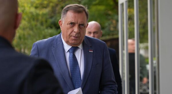 06.10.2025., Banjaluka (BiH) – U prostorijama Sekretarijata SNSD-a u Banjaluci odrzava se sastanak stranaka koje cine vladajucu koaliciju u Republici Srpskoj. Na sastanak su stigli predsjednik SNSD-a Milorad Dodik, predsjednik DNS-a Nenad Nesic i predsjednik Vlade Republike Srpske Savo Minic.
Photo: Dejan Rakita/Pixsell Photo: Dejan Rakita/PIXSELL