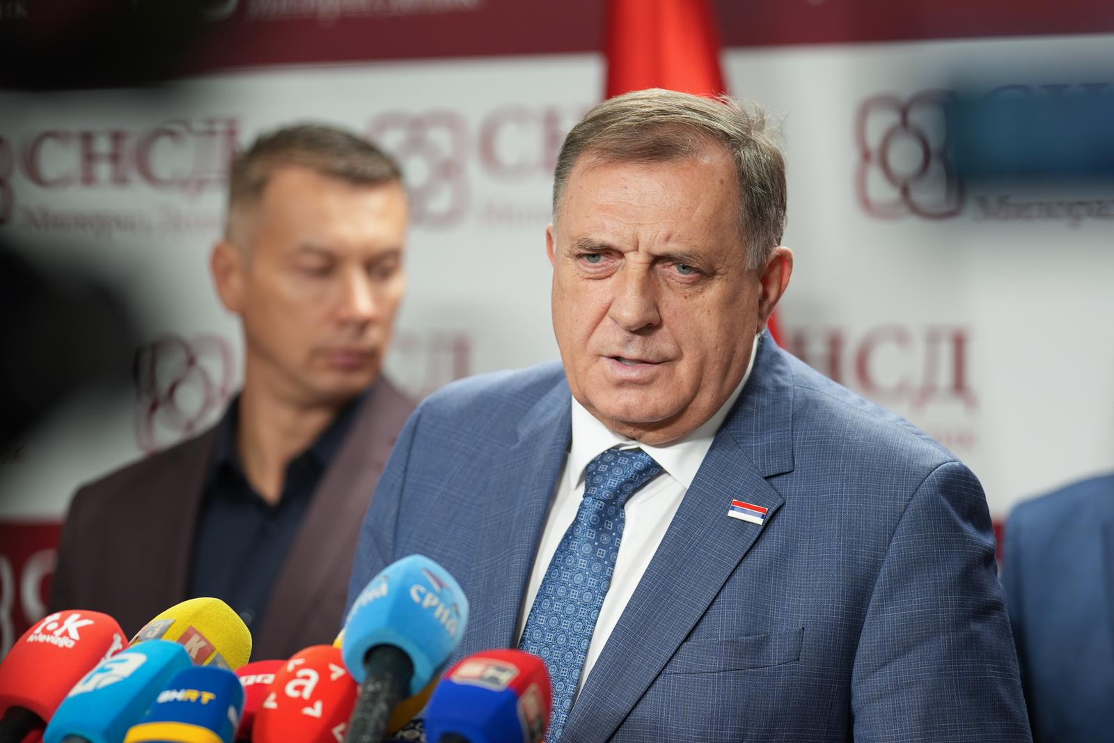 06.10.2025., Banja Luka (BiH) – Stranke vladajuce koalicije u Republici Srpskoj dogovorile su izlazak na prijevremene izbore za predsjednika RS, a zajednicki kandidat bit ce Sinisa Karan ispred SNSD-a. Predsjednik SNSD-a Milorad Dodik izjavio je nakon sastanka da su se stranke usuglasile da najavljeni referendum bude odrzan, a da ce datum vjerojatno biti 9. sijecnja. Photo: Dejan Rakita/PIXSELL