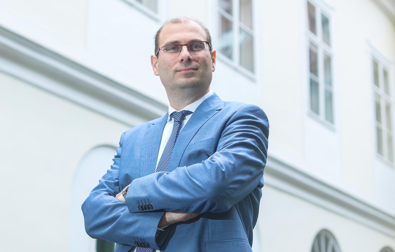 06.12.2023., Zagreb - Prof. dr. sc. Frane Stanicic rodjen je u Makarskoj, 5. kolovoza 1981. Osnovnu skolu zavrsio je u Baskoj Vodi, a opcu gimnaziju u Makarskoj. Diplomirao je na Pravnom fakultetu Sveucilista u Zagrebu 2006., a doktorirao na istom fakultetu 2011. na temu: „Razvoj instituta izvlastenja u Hrvatskoj“. Redoviti profesor je na Katedri za upravno pravo Pravnog fakulteta u Zagrebu. Photo: Sanjin Strukic/PIXSELL