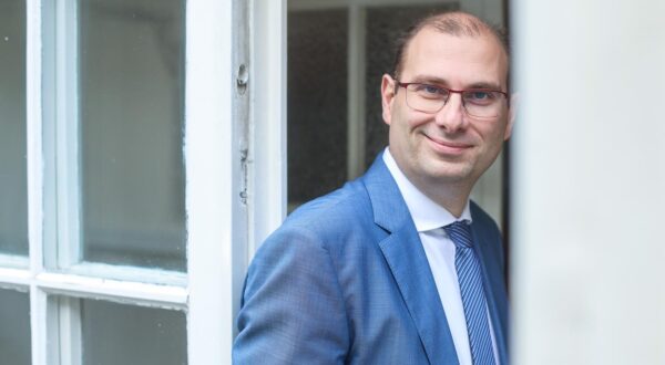 06.12.2023., Zagreb - Prof. dr. sc. Frane Stanicic rodjen je u Makarskoj, 5. kolovoza 1981. Osnovnu skolu zavrsio je u Baskoj Vodi, a opcu gimnaziju u Makarskoj. Diplomirao je na Pravnom fakultetu Sveucilista u Zagrebu 2006., a doktorirao na istom fakultetu 2011. na temu: „Razvoj instituta izvlastenja u Hrvatskoj“. Redoviti profesor je na Katedri za upravno pravo Pravnog fakulteta u Zagrebu. Photo: Sanjin Strukic/PIXSELL