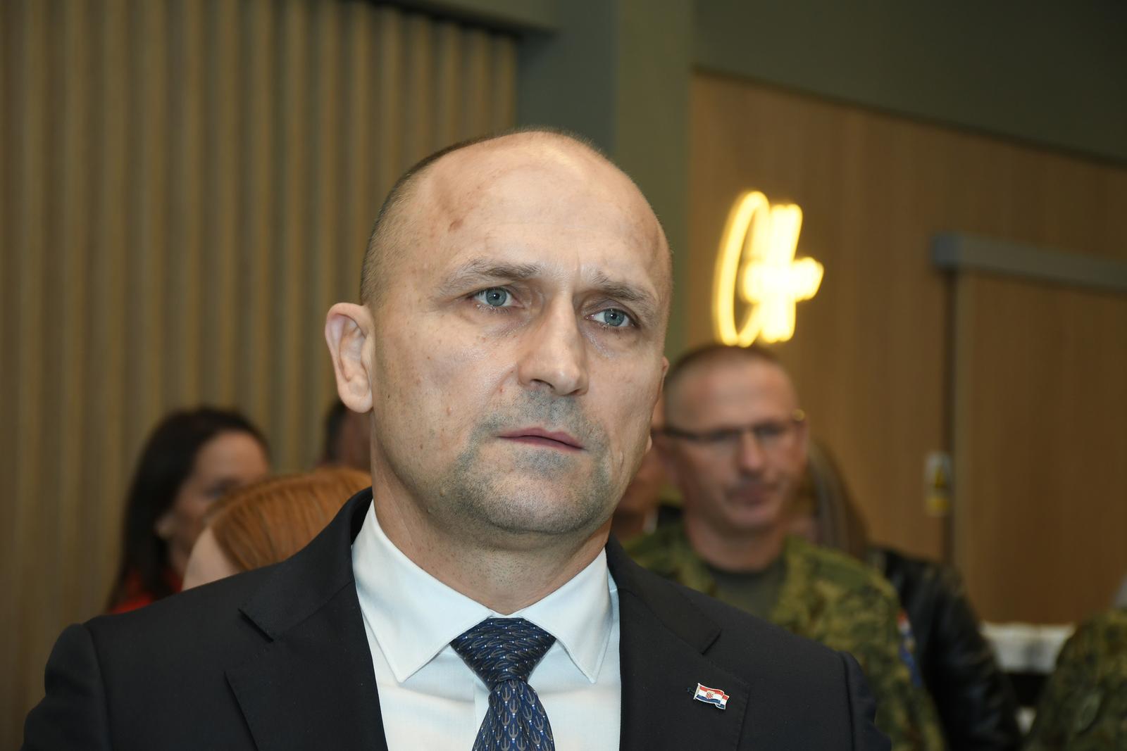 07.10.2025., Petrinja - Potpredsjednik Vlade RH i ministar obrane Ivan Anusic je sudjelovaoi na svecanom otvorenju kantine Pleter usluga – Petrinja u vojarni "Pukovnik Preradrag Matanovic".
 Photo: Nikola Cutuk/PIXSELL