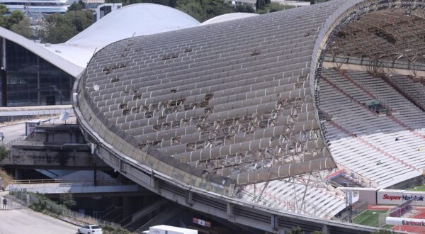 08.07.2025. Split - Snazno nevrijeme praceno obilnom kisom, jakim vjetrom i tucom jutros je zahvatilo dijelove grada. Na stadionu Poljud ostecen je dio krovne konstrukcije. Photo: Ivo Cagalj/PIXSELL