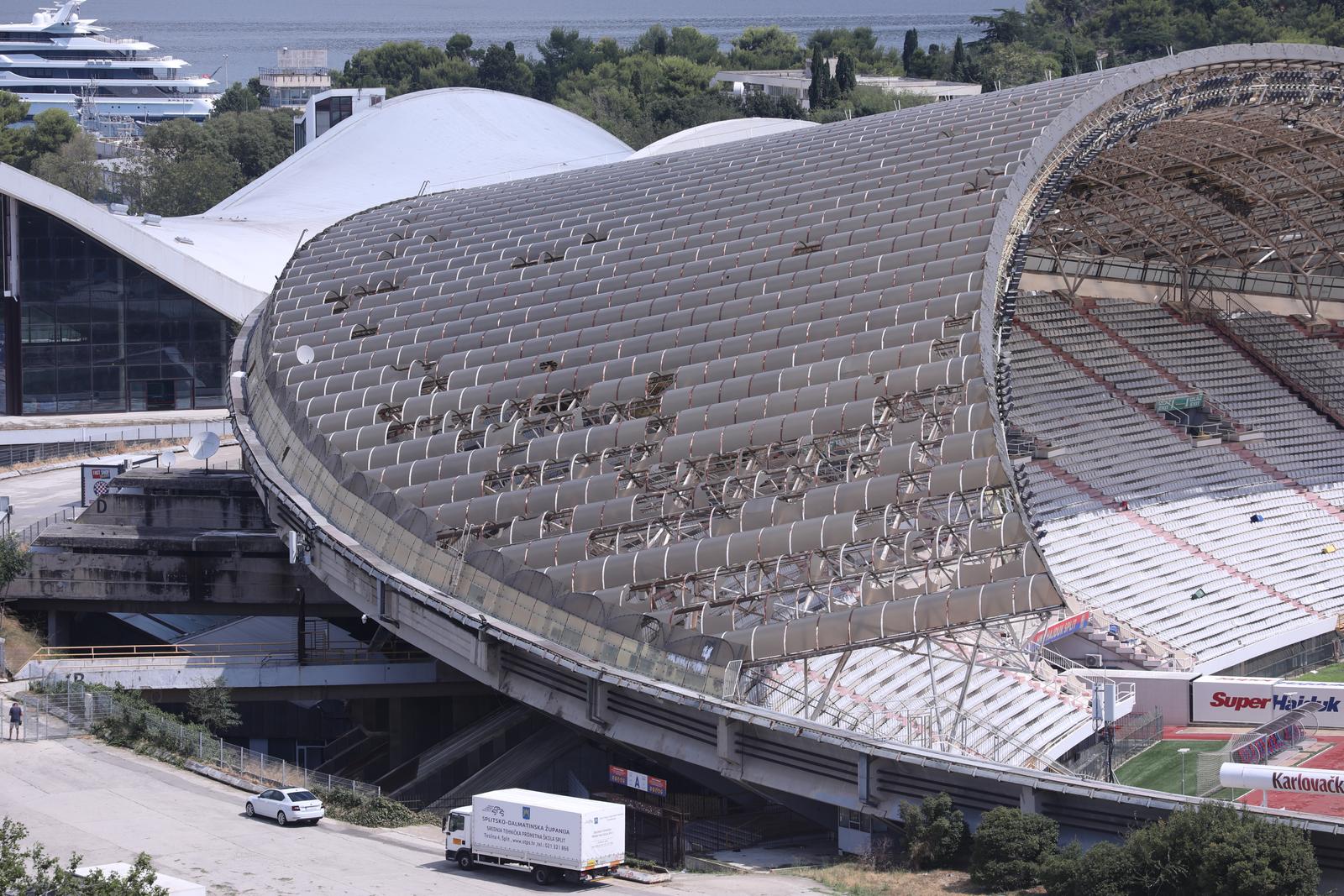 08.07.2025. Split - Snazno nevrijeme praceno obilnom kisom, jakim vjetrom i tucom jutros je zahvatilo dijelove grada. Na stadionu Poljud ostecen je dio krovne konstrukcije. Photo: Ivo Cagalj/PIXSELL