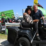 08.09.2023., Bjelovar - Otvoren jubilarni 30. Jesenski medjunarorodni bjelovarski sajam. Dobro raspolozeni Visnja i Zdravko Pevec koji iznova punom parom grabe naprijed i izlazu na sajmu, mogu se pohvaliti da imaju najvisi traktor na sajmu. Njihov izlozbeni prostor posjetio je i Davor Bernardic.  Photo: Damir Spehar/PIXSELL