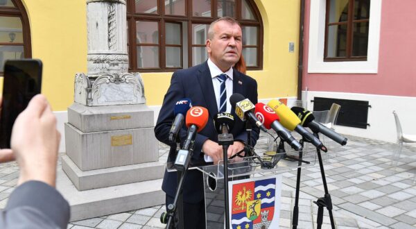 08.10.2025., Varazdin - Zupan Varazdinske zupanije Andjelko Stricak na konferenciji za medije o istrazi Ureda europskog javnog tuzitelja (EPPO) u dvije bolnice. Andjelko Stricak Photo: Vjeran Zganec Rogulja/PIXSELL