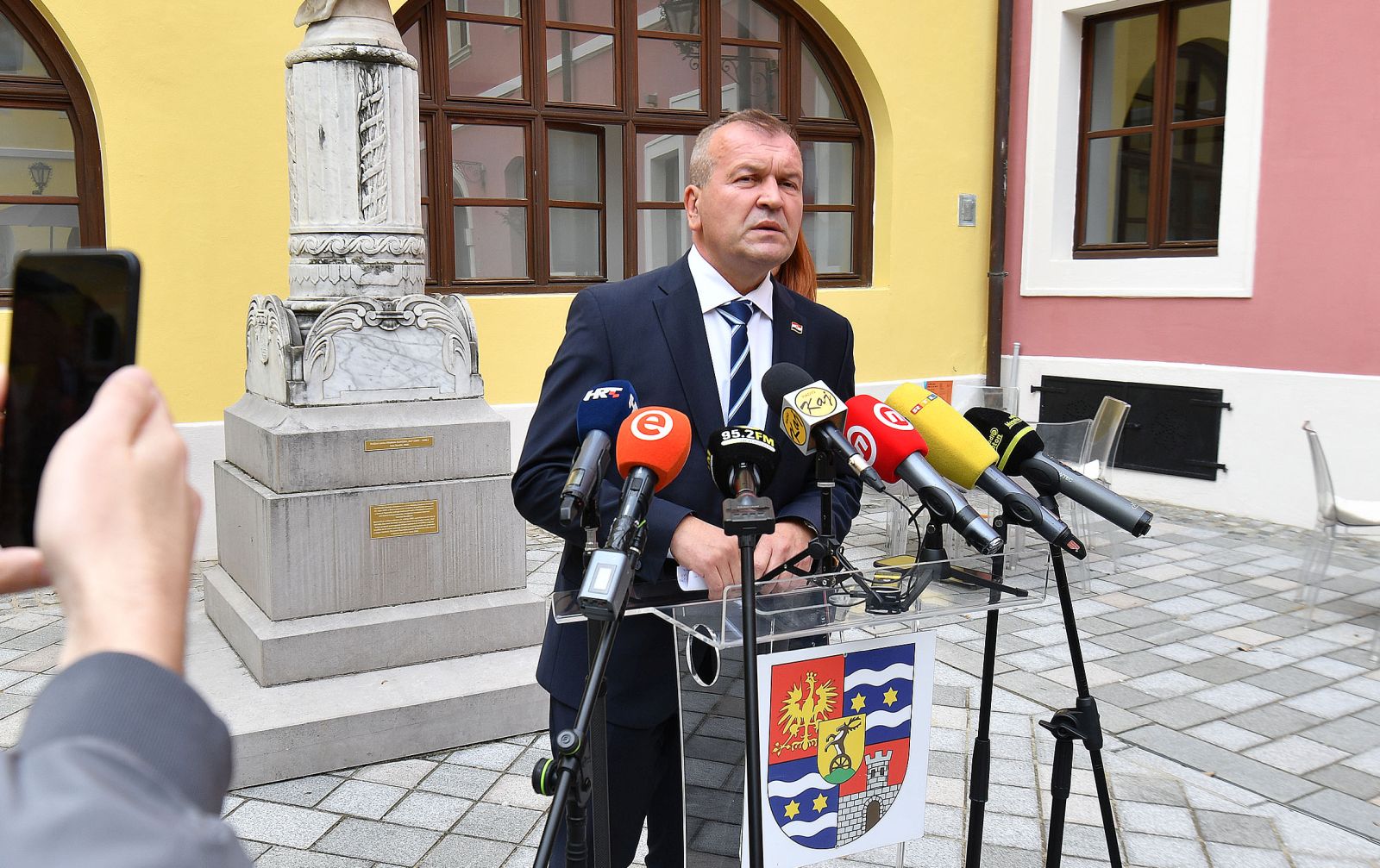 08.10.2025., Varazdin - Zupan Varazdinske zupanije Andjelko Stricak na konferenciji za medije o istrazi Ureda europskog javnog tuzitelja (EPPO) u dvije bolnice. Andjelko Stricak Photo: Vjeran Zganec Rogulja/PIXSELL