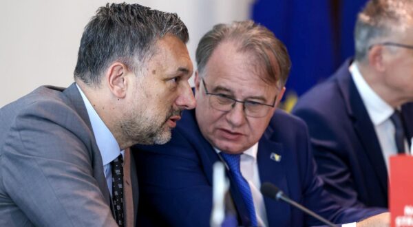 09.05.2025., Sarajevo, Bosna i Hercegovina - Predstavnici oporbenih stranaka iz Republike Srpske i Federacije Bosne i Hercegovine potpisali su Platformu za mir, stabilizaciju, europsku buducnost i ekonomski napredak Bosne i Hercegovine. Elmedin Konakovic (Narod i pravda), Nermin Niksic (SDP BiH) Photo: Armin Durgut/PIXSELL