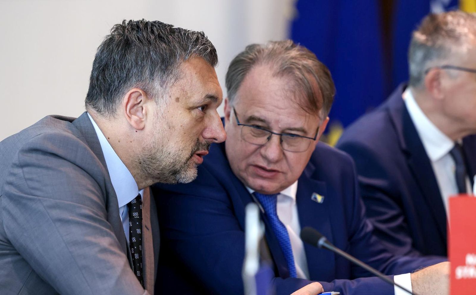 09.05.2025., Sarajevo, Bosna i Hercegovina - Predstavnici oporbenih stranaka iz Republike Srpske i Federacije Bosne i Hercegovine potpisali su Platformu za mir, stabilizaciju, europsku buducnost i ekonomski napredak Bosne i Hercegovine. Elmedin Konakovic (Narod i pravda), Nermin Niksic (SDP BiH) Photo: Armin Durgut/PIXSELL