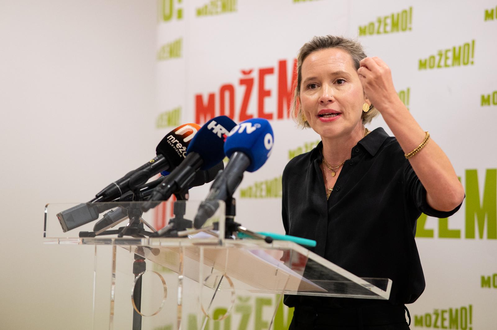 09.10.2025., Ulica kneza Mislava 8, Zagreb - Ivana Kekin i Jelena Milos odrzale konferenciju za medije o neisplatama socijalnih naknada za najranjivije skupine gradana – naknadi za dugotrajno bolovanje i inkluzivnom dodatku. Photo: Luka Antunac/PIXSELL