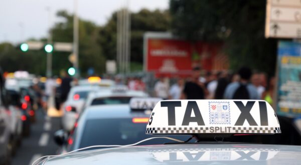 09.07.2023; Split- zadnji dan Ultra festivala, na izlazu partijanere cekaju kolone taxista Photo: Ivana Ivanovic/PIXSELL