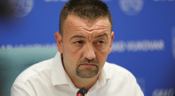 10.09.2025., Gradska uprava, Dr. Franje Tudjmana 1, Vukovar - Gradonacelnik Grada Vukovara Marijan Pavlicek sa suradnicima odrzao je konferenciju za medije na temu "Financijska situacija Grada Vukovara".   Photo: David Jerkovic/PIXSELL