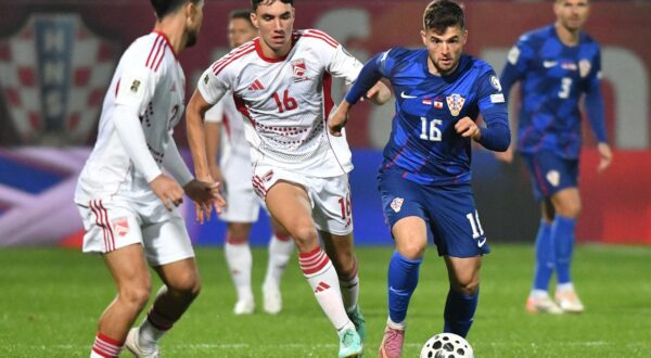 12.10.2025., stadion Varteks, Varazdin - Kvalifikacije za FIFA Svjetsko nogometno prvenstvo 2026., skupina L, Hrvatska - Gibraltar. Jeremy Perera, Martin Baturina i Marin Pongracic Photo: Vjeran Zganec Rogulja/PIXSELL