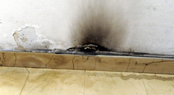 21.01.2013., Split - U predvorje Nadbiskupskog sjemenista bacena je imprivizirana dimna bomba. Photo: Tino Juric/PIXSELL