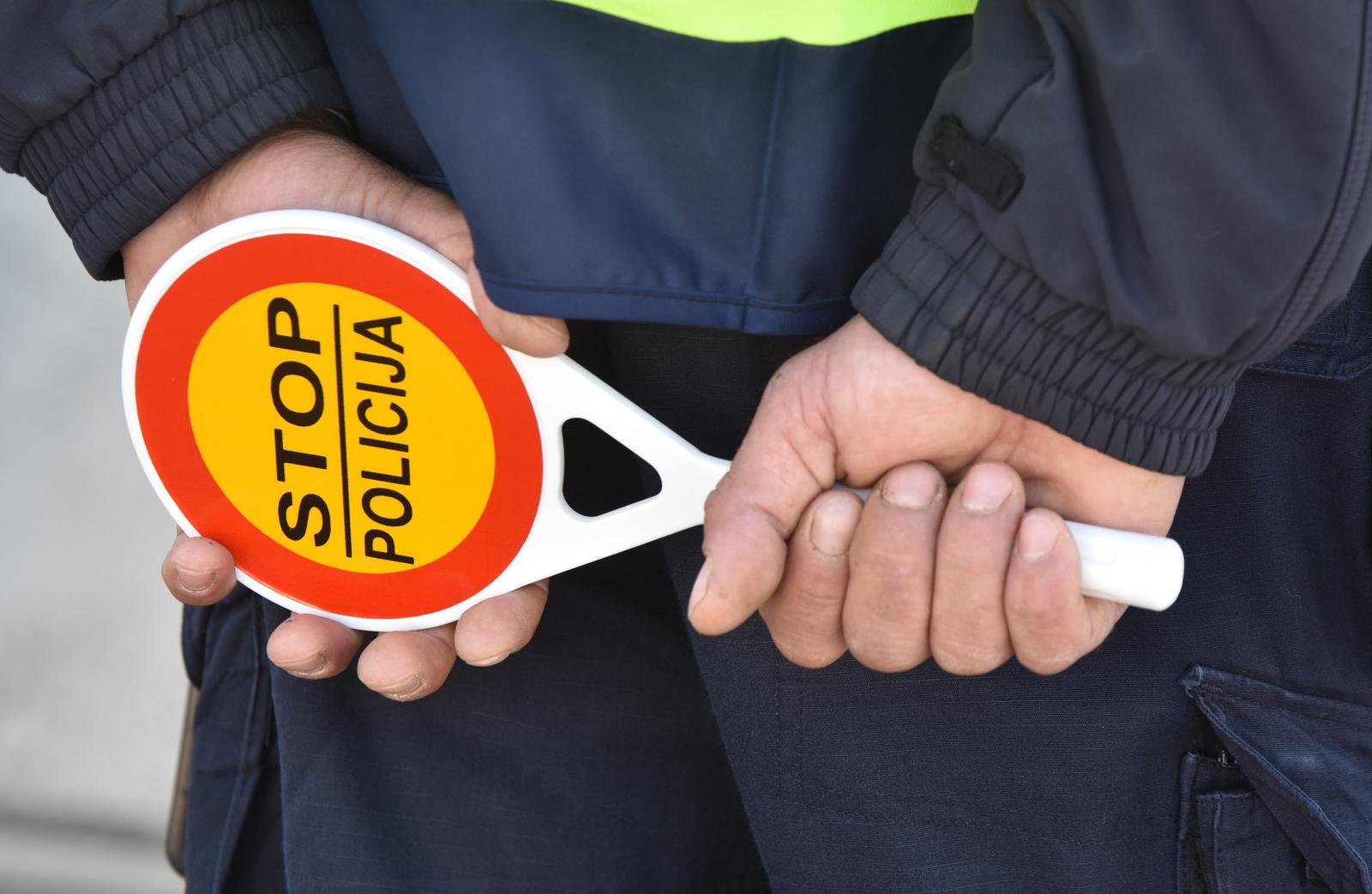 13.04.2016., Sibenik - Policijska stop palica za zaustavljanje vozila i kontrolu prometa."nPhoto: Hrvoje Jelavic/PIXSELL