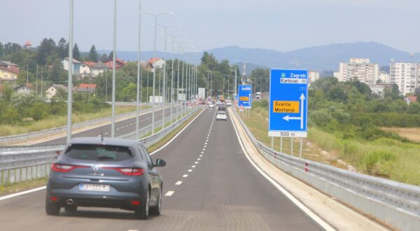 13.07.2023., Karlovac - Ministri Tomo Medved i Oleg  Butkovic nazocili su pustanjem u promet obilaznice Turnja.Obilaznica Turnja, tocnije projekt „Izgradnja brze ceste kroz Karlovac, Splitski pravac, Dionica Mostanje – Vukmanicki Cerovac“ dugacka je sest kilometara a ukupna vrijednost investicije iznosi 23.950.770 eura. Photo: Kristina Stedul Fabac/PIXSELL