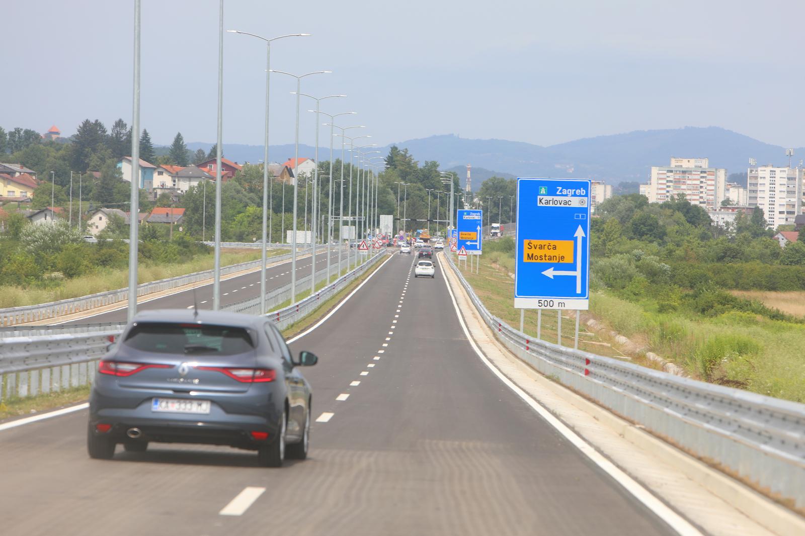 13.07.2023., Karlovac - Ministri Tomo Medved i Oleg  Butkovic nazocili su pustanjem u promet obilaznice Turnja.Obilaznica Turnja, tocnije projekt „Izgradnja brze ceste kroz Karlovac, Splitski pravac, Dionica Mostanje – Vukmanicki Cerovac“ dugacka je sest kilometara a ukupna vrijednost investicije iznosi 23.950.770 eura. Photo: Kristina Stedul Fabac/PIXSELL