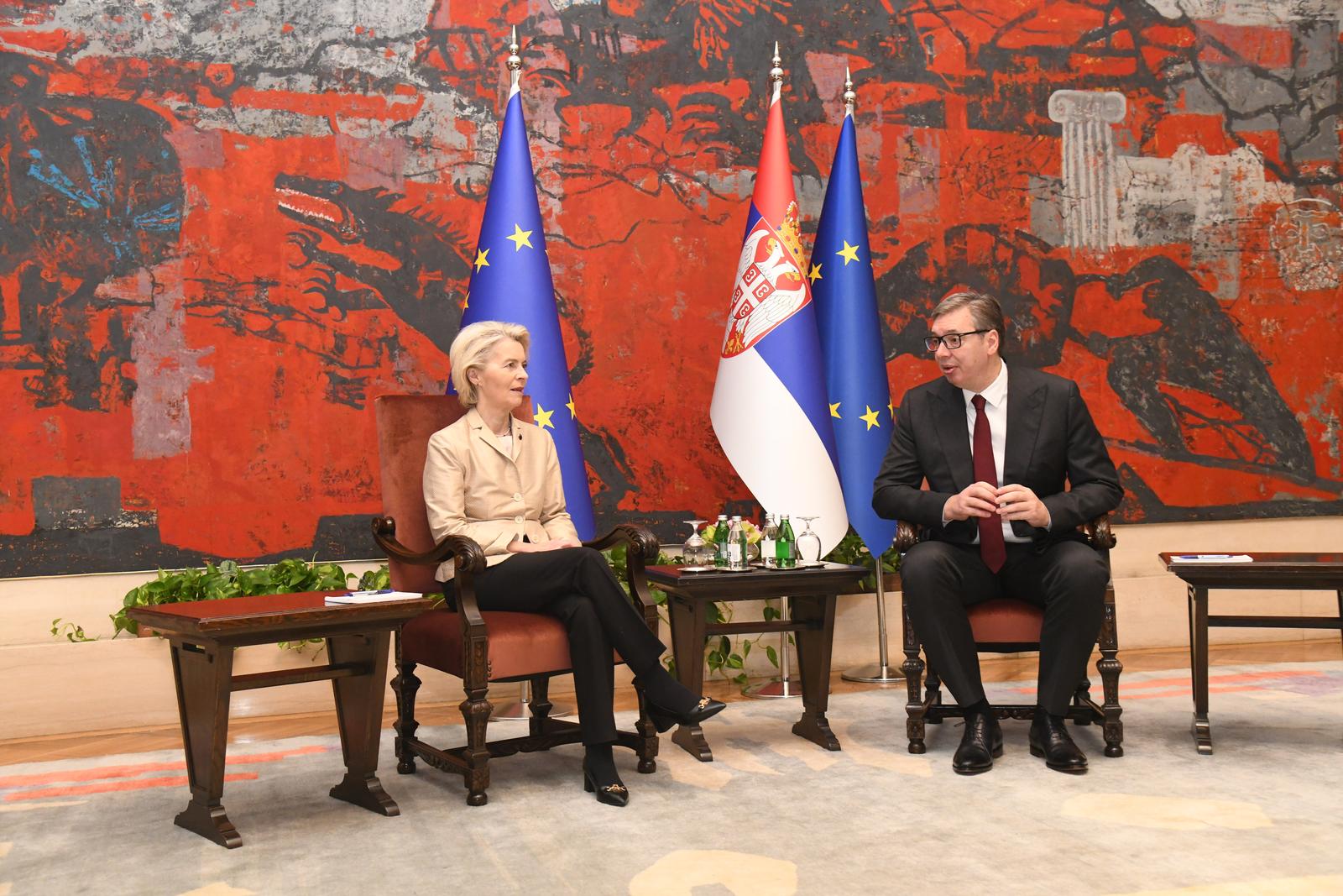 15, October, 2025, Belgrade - The President of the Republic of Serbia Aleksandar Vucic hosted the President of the European Commission Ursula von der Leyen, who is on an official visit to Serbia. Photo: L.L./ATAImages 

15, oktobar 2025, Beograd - Predsednik Republike Srbije Aleksandar Vucic ugosto je predsednicu Evropske komisije Ursulu fon der Lajen, koja boravi u zvanicnoj poseti Srbiji. Photo: L.L./ATAImages Photo: ATAImages/PIXSELL