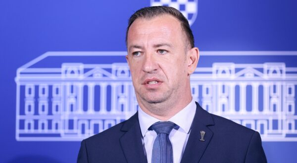 17.09.2025., Zagreb - Na konferenciji za medije Kluba zastupnika HDZ-a odrzanoj u Saboru o temi: „Vladin 9. paket mjera za zastitu standarda gradjana i konkurentnosti gospodarstva od rasta cijena i aktualna politicka situacija“ govorili su zastupnici Petar Simić, Nikola Mazar i Marko Pavic. Photo: Patrik Macek/PIXSELL