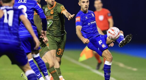 18.10.2025., stadion Maksimir, Zagreb - SuperSport HNL, 10. kolo, GNK Dinamo - NK Osijek. Domagoj Bukvic i Bruno Goda Photo: Marko Prpic/PIXSELL