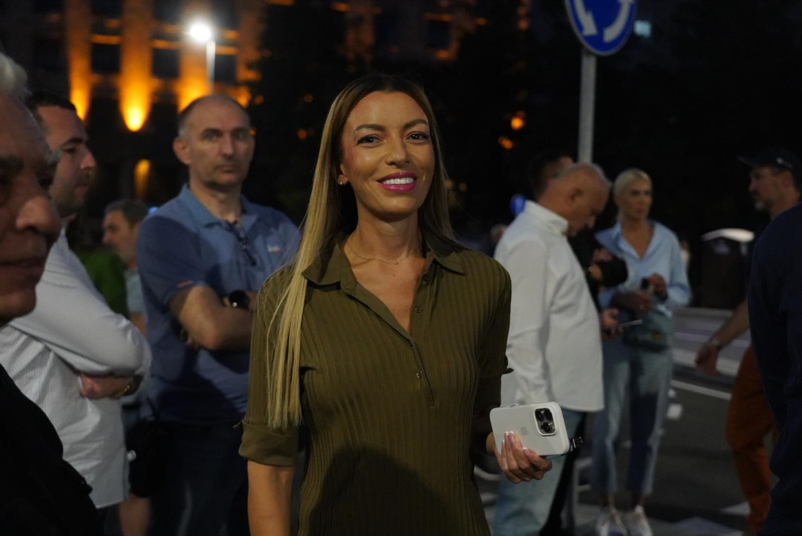 19, August, 2025, Belgrade - Ministers in the Government of the Republic of Serbia and members of the Serbian Progressive Party gathered in front of the National Assembly to talk to SNS supporters and citizens, and then all watched the first match of the Champions League play-offs between Red Star Belgrade and Pafos on a video screen. Adrijana Mesarovic. Photo: Antonio Ahel/ATAImages

19, avgust 2025, Beograd - Ministri u Vladi Republike Srbije i clanovi Srpske napredne stranke okupili su se ispred Narodne skupstine, kako bi razgovarali sa pristalicama SNS i gradjanima, a nakon toga svi zajedno na video bimu gledali prvi mec plej-ofa fudbalske Lige sampiona između Crvene zvezde i Pafosa. Photo: Antonio Ahel/ATAImages Photo: Antonio Ahel/ATAImages/PIXSELL