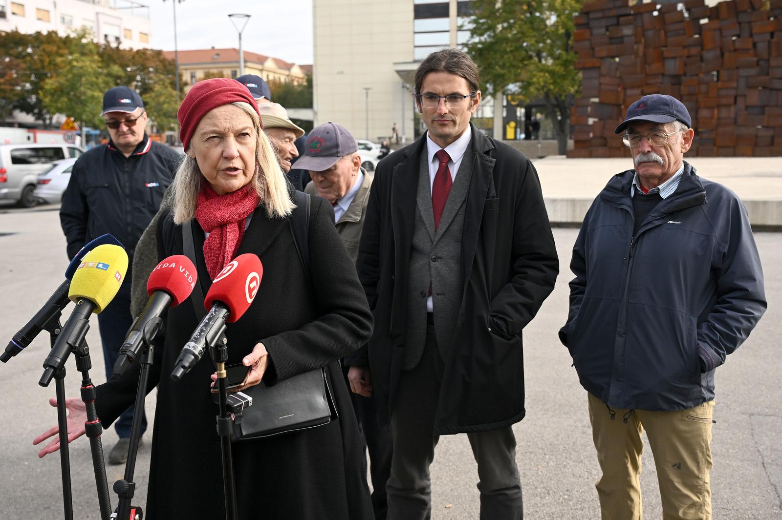 20.10.2025., Zagreb - Antifasisticka liga RH, Documenta, Centar za suocavanje s prosloscu i braniteljska udruga VeDRA – Veterani Domovinskog rata i antifasisti odrzali su konferenciju za medije povodom podnesene prijave Ministarstvu unutarnjih poslova protiv Marka Perkovica Thompsona. Vesna Terselic Photo: Marko Lukunic/PIXSELL