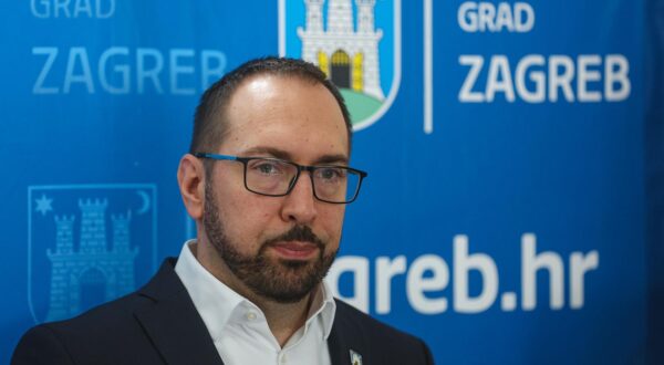 21.10.2025., ZET, Remiza Ozaljska, Zagreb - Gradonacelnik Grada Zagreba Tomislav Tomasevic i zamjenici gradonacelnika Danijela Dolenec i Luka Korlaet te predsjednik Uprave ZET-a Marko Bogdanovic predstavili su nove niskopodne autobuse na elektricni pogon.  Photo: Goran Stanzl/PIXSELL