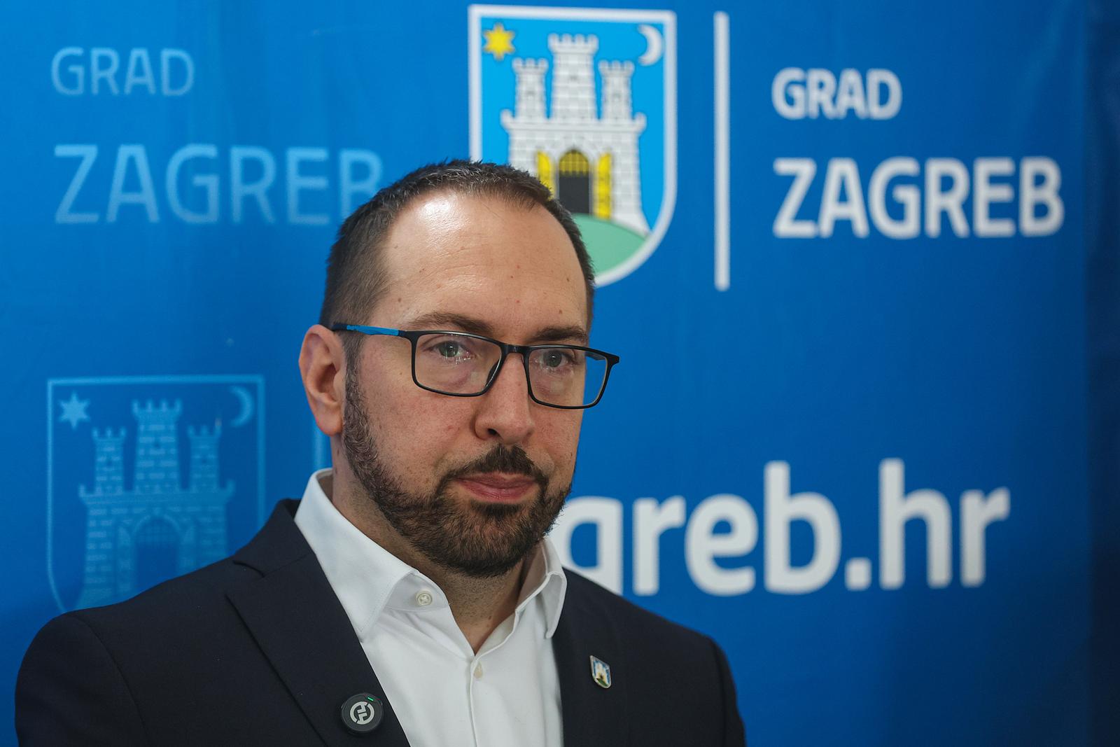 21.10.2025., ZET, Remiza Ozaljska, Zagreb - Gradonacelnik Grada Zagreba Tomislav Tomasevic i zamjenici gradonacelnika Danijela Dolenec i Luka Korlaet te predsjednik Uprave ZET-a Marko Bogdanovic predstavili su nove niskopodne autobuse na elektricni pogon.  Photo: Goran Stanzl/PIXSELL