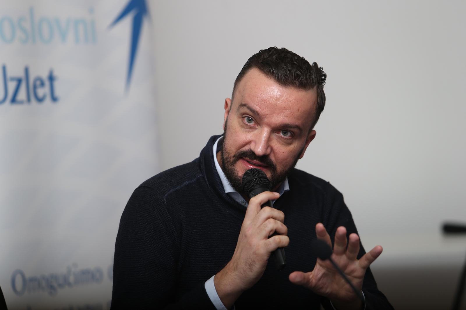 22.10.2015., Makarska - Poslovni uzlet grada Makarske u hotelu Park. rPanel diskusija. Miljenko Pivac.rPhoto: Ivo Cagalj/PIXSELL