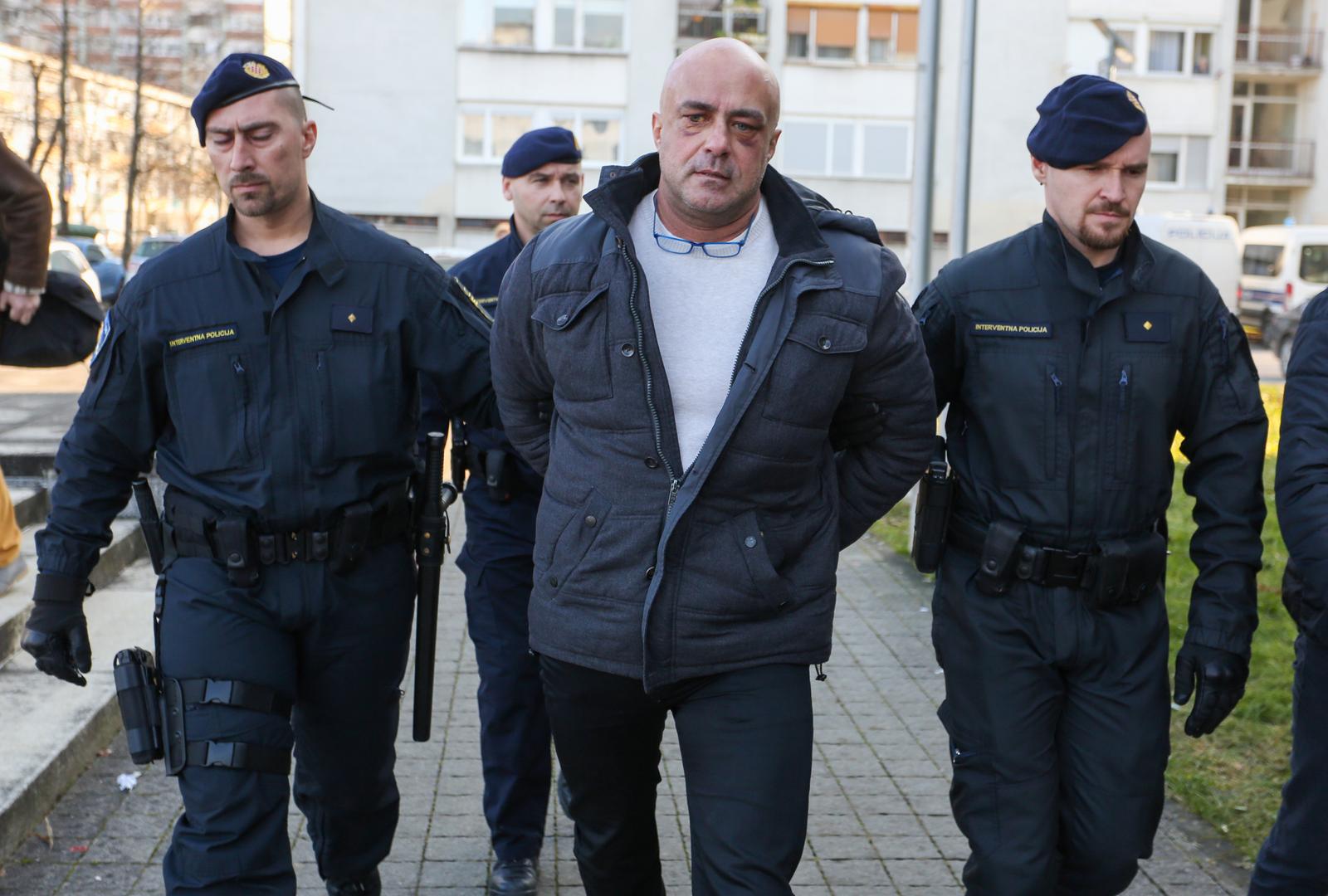 23.01.2020., Karlovac - Leon Lucic tijekom privodjenja u karlovacki zupanijski DORH, vrijedjao je i pljuvao po okupljenim novinarima. Photo: Kristina Stedul Fabac/PIXSELL