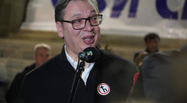 22, October, 2025, Belgrade - The President of the Republic of Serbia, Aleksandar Vucic, arrived in front of the National Assembly and joined the citizens who gathered to support Milan Bogdanovic, who was shot in an attack in front of the Parliament today. Aleksandar Vucic. Photo: M.M./ATAImages 

22, oktobar 2025, Beograd - Predsednik Republike Srbije Aleksandar Vucic dosao je ispred Narodne skupstine i pridruzio se gradjanima koji su se okupili kako bi pruzili podrsku Milanu Bogdanovicu koji je danas upucan u napadu ispred Skupstine. Photo: M.M./ATAImages Photo: M.M./ATA images/PIXSELL