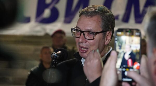22, October, 2025, Belgrade - The President of the Republic of Serbia, Aleksandar Vucic, arrived in front of the National Assembly and joined the citizens who gathered to support Milan Bogdanovic, who was shot in an attack in front of the Parliament today. Aleksandar Vucic. Photo: M.M./ATAImages 

22, oktobar 2025, Beograd - Predsednik Republike Srbije Aleksandar Vucic dosao je ispred Narodne skupstine i pridruzio se gradjanima koji su se okupili kako bi pruzili podrsku Milanu Bogdanovicu koji je danas upucan u napadu ispred Skupstine. Photo: M.M./ATAImages Photo: M.M./ATA images/PIXSELL