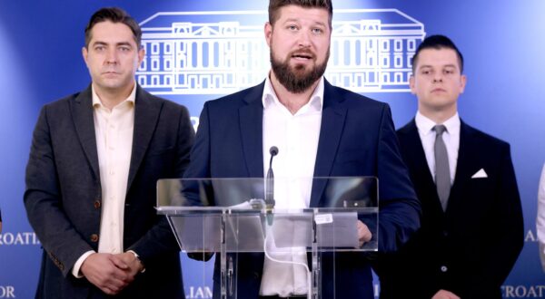 23.10.2025., Zagreb - Na konferenciji za medije odrzanoj u Saboru o temi: „Problemi priustivog stanovanja“ govorili su zastupnik Matej Mostarac i zastupnik SDP-a u Europskom parlamentu Marko Vesligaj.   Photo: Patrik Macek/PIXSELL