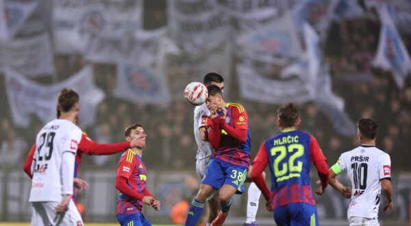 24.10.2025., Gradski stadion, Velika Gorica - SuperSport HNL, 11. kolo, HNK Gorica - HNK Hajduk. Luka Hodak i Filip Cuic Photo: Slavko Midzor/PIXSELL