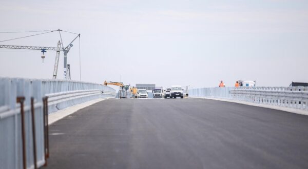 Autocesta kod Belog Manastira