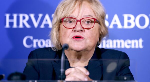 25.09.2025., Zagreb - Na konferenciji za medije odrzanoj u Saboru o temi „Prijedlog izmjena Zakona o porezu na dohodak kojima se ukida porez na mirovine“ govorili su Anka Mrak Taritas, Dalija Oreskovic i Stanko Boric. Photo: Patrik Macek/PIXSELL