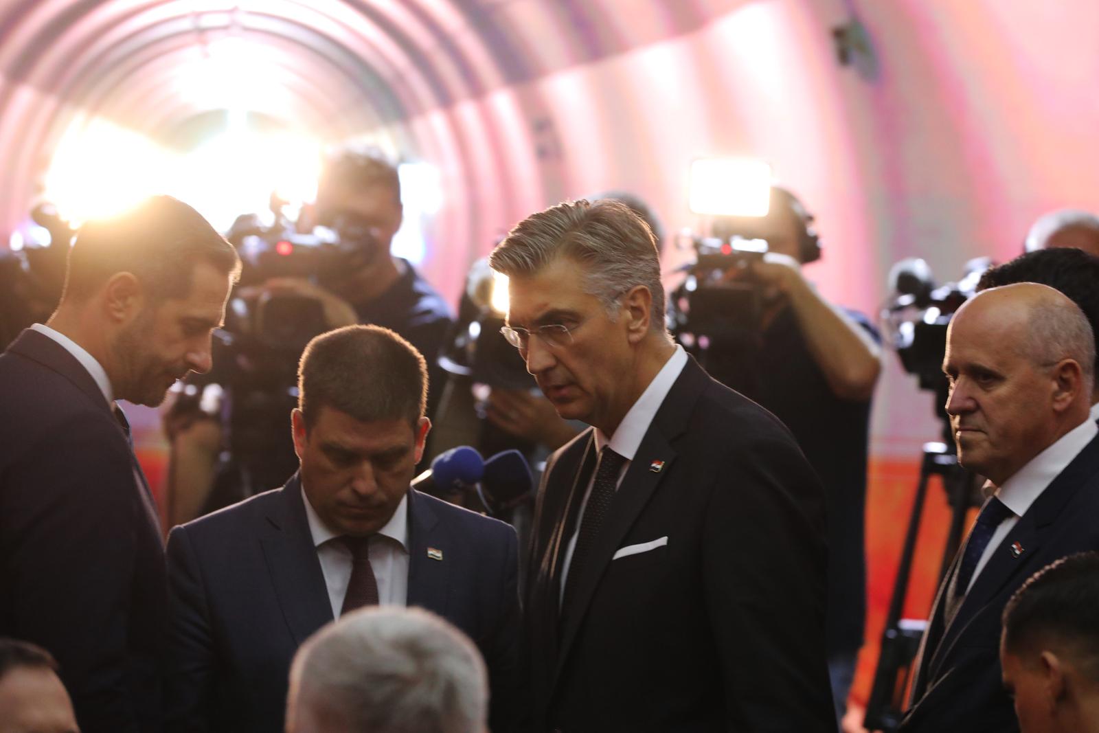 25.09.2025., Ucka - Svecano pustanje u rad prve tunelske cijevi nakon renoviranja. nazocili su premijer Andrej Plenkovic, ministar Oleg Butkovic, zupan primorsko goranski Ivica Lukanovic, direktio BNina Istre Dario Silic. Photo: Goran Kovacic/PIXSELL