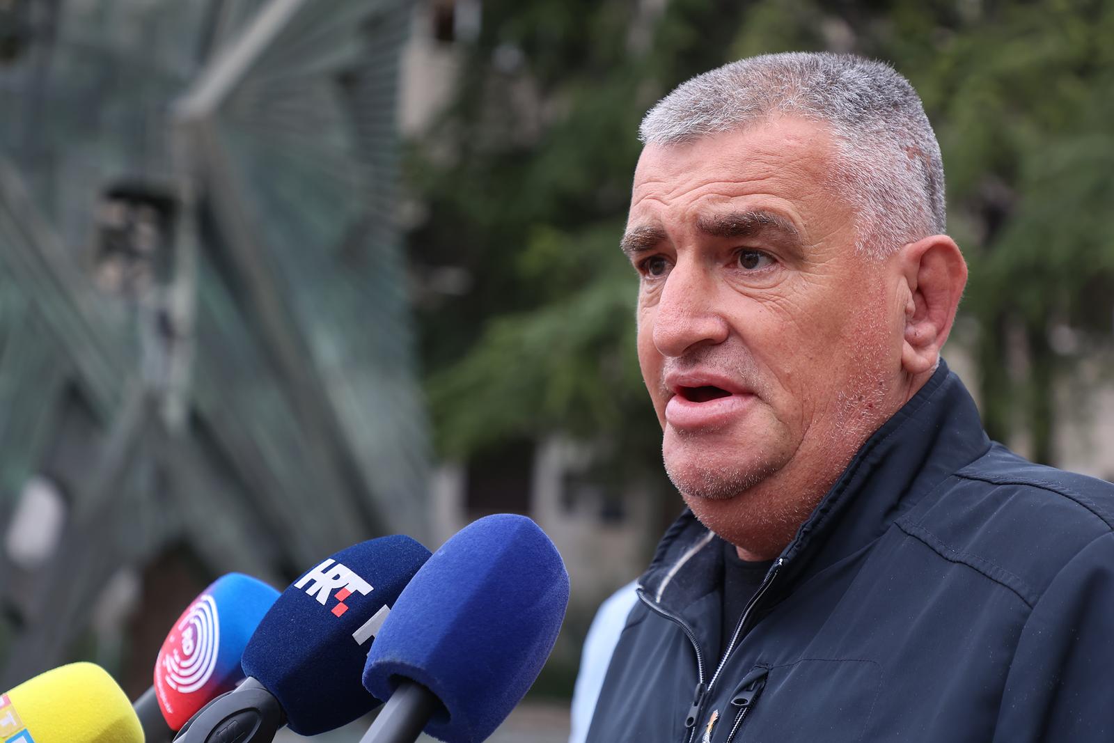 25.10.2025., Split -  Miro Bulj ispred zgrade Zuanije govorio je o odlaganju smeca na sinjskom odlagalistu Photo: Ivana Ivanovic/PIXSELL