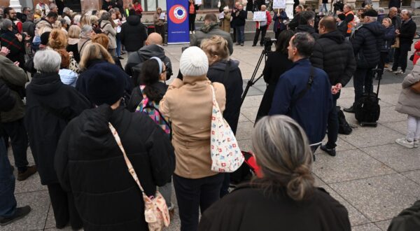 25.10.2025., Zagreb - U organizaciji stranke Hocemo pravedno odrzat se prosvjed ponukan trenutnim odnosom vlasti prema umirovljenicima, odlukom Vlade o dodatku od 6 Eura po godini staza radnika, odnosom vlasti prema osobama koje su zatrazile inkluzivni dodatak kao i mnogim drugim nepravdama koje se cine prema umirovljenickoj populaciji. Photo: Marko Lukunic/PIXSELL