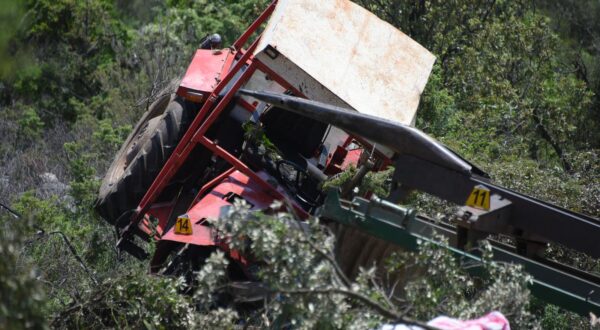 26.05.2023., Labin - Puka sreca spasila je 20ak labinskih maturanata, koji su se traktorom prevrnuli u provaliju. Photo: Sasa Miljevic/PIXSELL