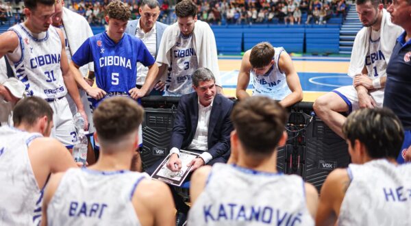 27.09.2025., Kosarkaski centar Drazen Petrovic, Zagreb - SuperSport Premijer liga, 1. kolo, KK Cibona - KK Zadar. Zan Mark Sisko, Renato Serdarusic, Borna Burek, Kresimir Radovcic, Ivan Rudez i Markus Loncar Photo: Goran Stanzl/PIXSELL