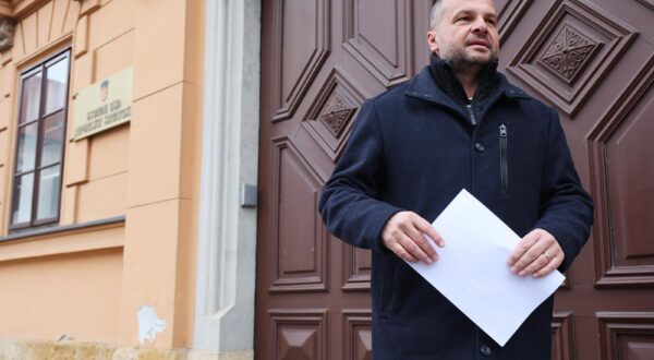 Jedna od odluka predsjednika SDP-a Siniše Hajdaša Dončića koje nisu najbolje prihvaćene u redovima stranke Možemo! je ona kojom je za predsjednika zagrebačke Skupštine umjesto Joška Klisovića predložio Mateja Mišića Photo: Sanjin Strukić/PIXSELL