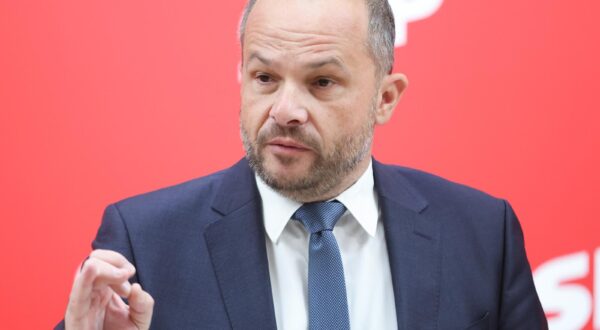 28.09.2025., Zagreb - Sredisnjica SDP-a. Konferencija za medije SDP-a o alarmantnoj situaciji u hrvatskoj poljoprivredi i stocarstvu na kojoj su govorili predsjednik SDP-a Sinisa Hajdas Doncic, clan SDP-ovog Savjeta za poljoprivredu i hranu Goran Kusec te Oliver Martinic, doktorant i strucnjak za stocarstvo. Photo: Sanjin Strukic/PIXSELL