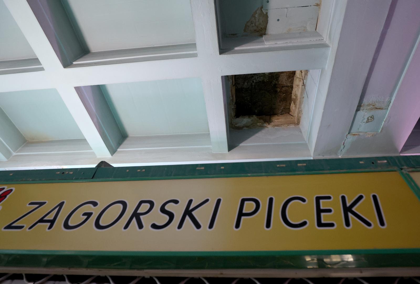 28.10. 2025., Zagreb - Urusio se dio stropa u prizmenim prostorima trznice Dolac. Photo: Sanjin Strukic/PIXSELL