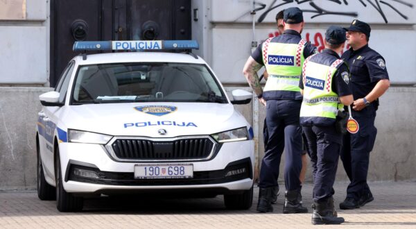 29.08.2025., Zagreb - Policija je i danas kontrolirala vozace elektricnih romobila u centru grada. Photo: Patrik Macek/PIXSELL
