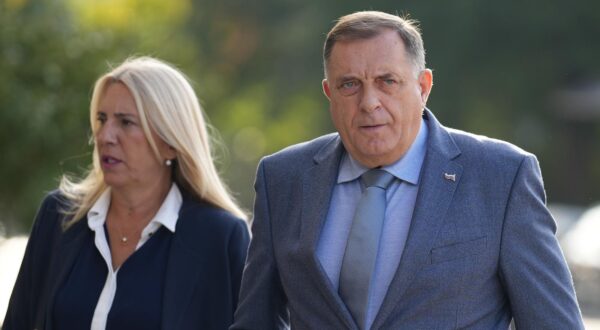 29.09.2025., Banjaluka (BiH) – U Banja Luci je pocela sjednica Glavnog odbora SNSD-a na kojoj bi trebala biti donesena odluka o izlasku na prijevremene izbore za predsjednika Republike Srpske, u skladu s posljednjim zakljuccima Narodne skupstine. Sjednici prisustvuju predsjednik stranke Milorad Dodik, potpredsjednici Zeljka Cvijanovic, Miroslav Bojic, Radovan Viskovic, Luka Petrovic, Sanja Vulic, te generalni sekretar stranke Srdjan Amidzic i organizacioni sekretar Igor Dodik. Photo: Dejan Rakita/PIXSELL