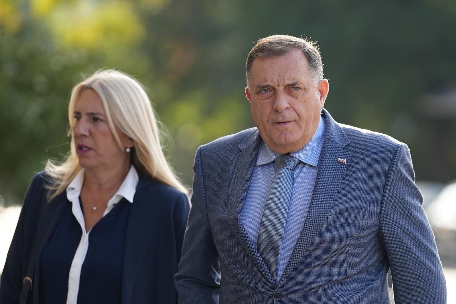 29.09.2025., Banjaluka (BiH) – U Banja Luci je pocela sjednica Glavnog odbora SNSD-a na kojoj bi trebala biti donesena odluka o izlasku na prijevremene izbore za predsjednika Republike Srpske, u skladu s posljednjim zakljuccima Narodne skupstine. Sjednici prisustvuju predsjednik stranke Milorad Dodik, potpredsjednici Zeljka Cvijanovic, Miroslav Bojic, Radovan Viskovic, Luka Petrovic, Sanja Vulic, te generalni sekretar stranke Srdjan Amidzic i organizacioni sekretar Igor Dodik. Photo: Dejan Rakita/PIXSELL